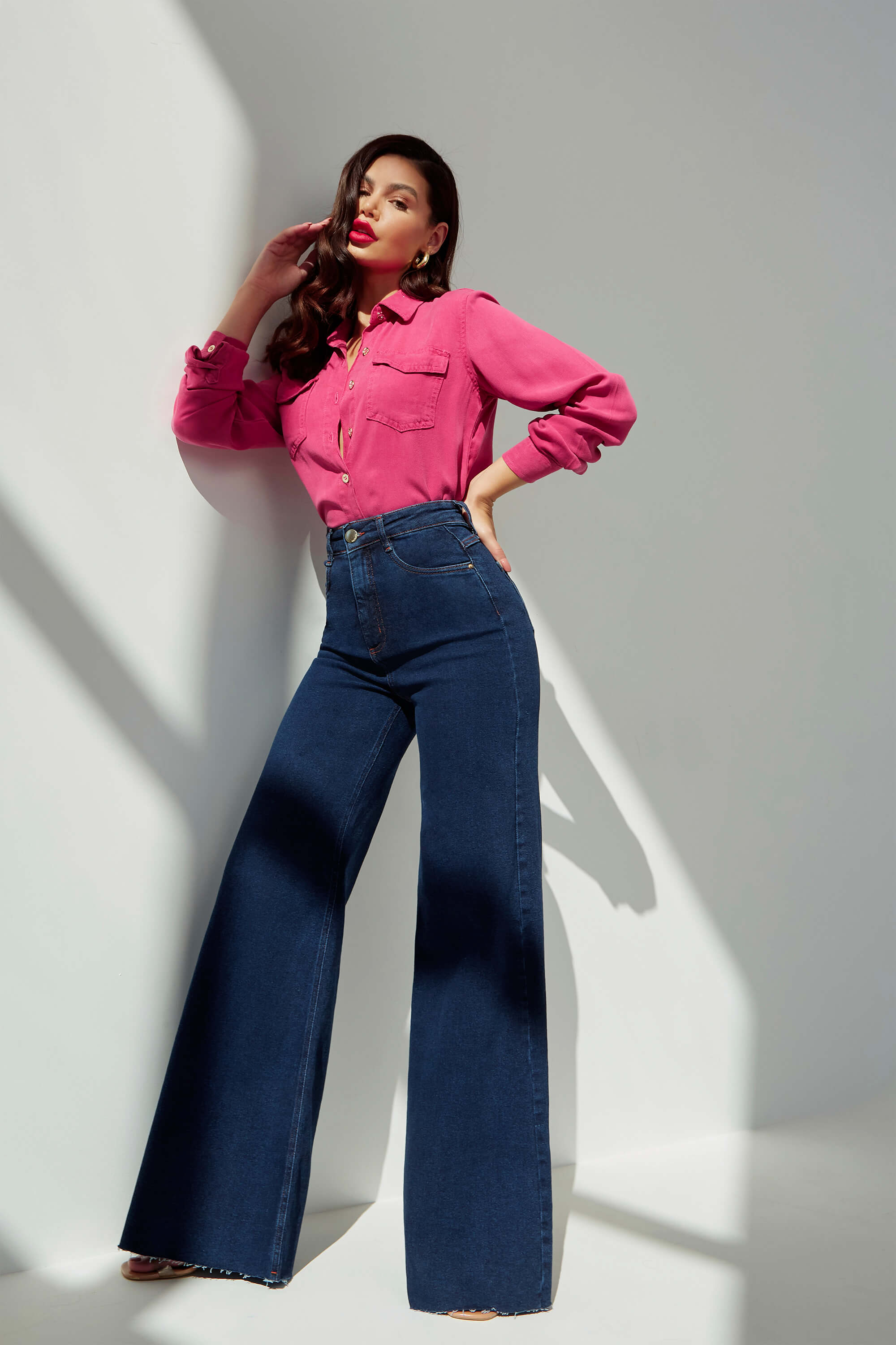 Calça Jeans Modeladora Luxury Pantalona Cós Super Alto Barra Corte