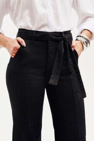 Calça Jeans de Rica Estilo Alfaiataria Tecnológica Wide Leg Cós Médio Preto Intenso