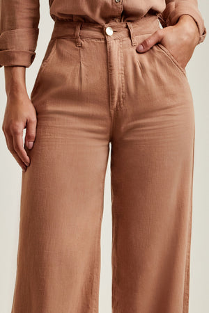 Calça Pantalona de Linho Térmico Estilo Alfaiataria Dunas Terra