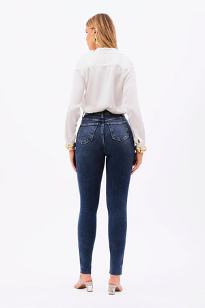 Calça Jeans Modeladora Essencial Skinny Cós Super Alto Barra Corte a Laser