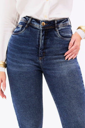 Calça Jeans Modeladora Essencial Skinny Cós Super Alto Barra Corte a Laser