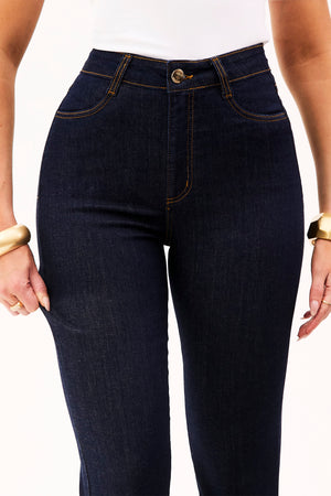 Calça Jeans Ultra Modeladora Reta Cós Alto Barra Corte a Laser