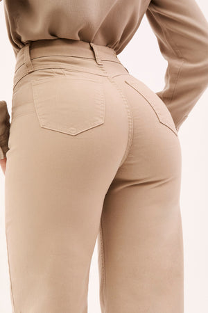Calça Jeans Modeladora Wide Leg Cós Super Alto Barra Corte a Laser Nude