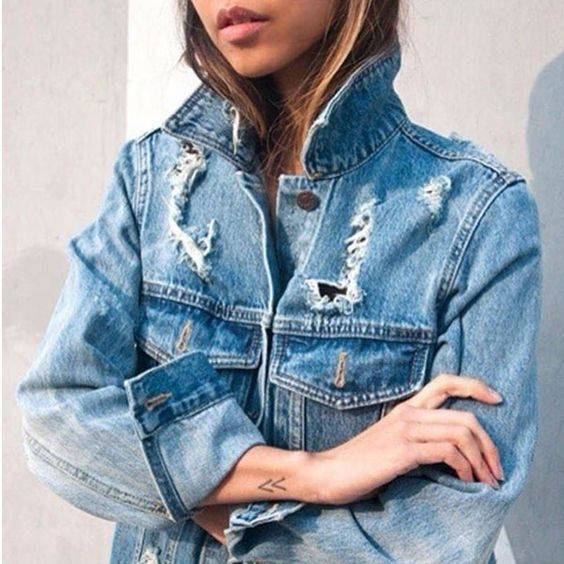 Jaqueta jeans destroyed: vale a pena investir na tendência?