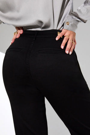 Calça Jeans Reta Estilo Alfaiataria Preto Intenso Cintura Média