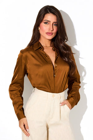 Camisa Feminina de Viscose Acetinada Essence Amêndoa