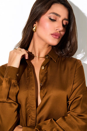 Camisa Feminina de Viscose Acetinada Essence Amêndoa