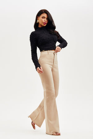 Calça Jeans Wide Leg Modeladora Cós Super Alto Barra Corte a Laser Sem Bolso Frontal Nude