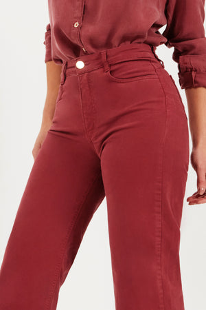 Calça Jeans Modeladora Wide Leg Cós Super Alto Red Cherry