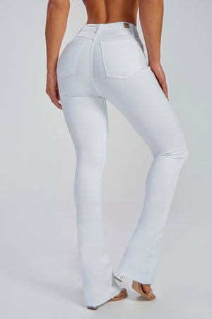 Calça Jeans Modeladora Milagrosa Boot Cut Cós Alto Branca