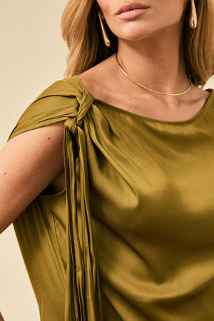 Blusa Acetinada Decote Assimétrico Essence Verde