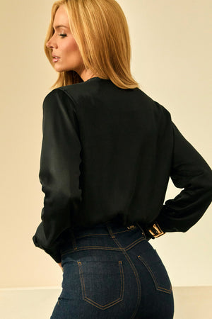 Camisa Feminina de Viscose Acetinada Transpassada Essence Preta
