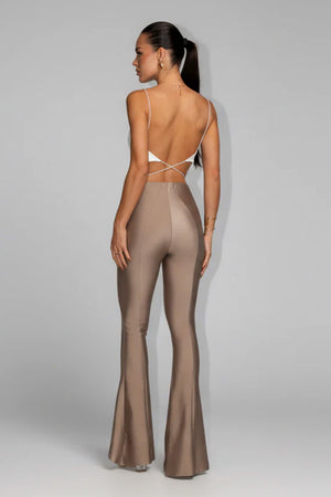 Calça Flare Modeladora Glam Cós Alto Fendi QUE NÃO AMASSA