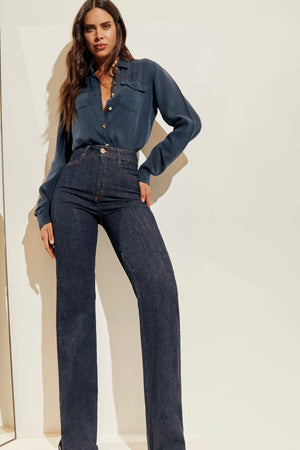 Calça Jeans Modeladora Fantástica Wide Leg Cós Super Alto Barra Corte a Laser