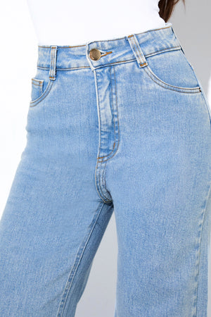 Calça Jeans Wide Leg Basic Cintura Super Alta Barra Tradicional Clara