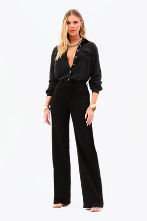 Calça Jeans Modeladora Wide Leg Preto Intenso Cós Médio Barra Tradicional
