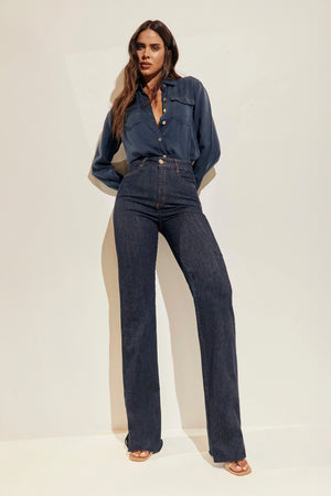 Calça Jeans Modeladora Fantástica Wide Leg Cós Super Alto Barra Corte a Laser