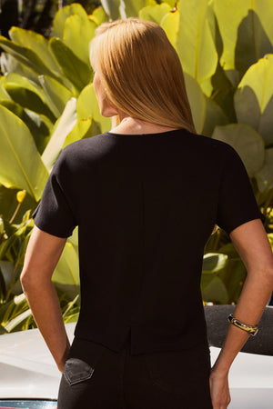 Blusa Ampla Manga Curta Comfort Office Preta