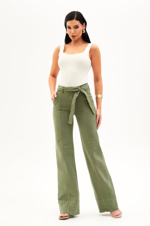 Calça Jeans de Rica Tecnológica Wide Leg Verde Militar Cós Alto