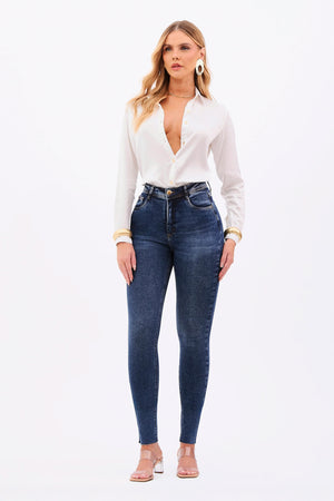 Calça Jeans Modeladora Essencial Skinny Cós Super Alto Barra Corte a Laser