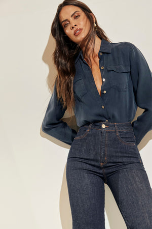 Calça Jeans Modeladora Fantástica Wide Leg Cós Super Alto Barra Corte a Laser