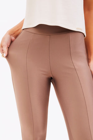 Calça Flare Modeladora Glam Cós Alto Fendi
