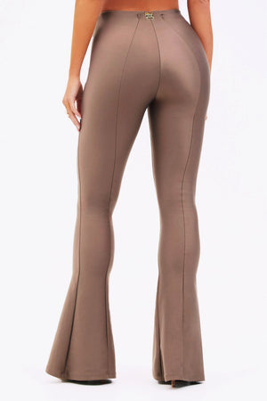 Calça Flare Modeladora Glam Cós Alto Fendi QUE NÃO AMASSA