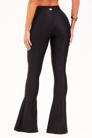 Calça Flare Modeladora Glam Cós Alto Preta