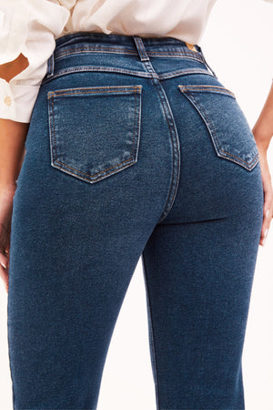 Calça Jeans Reta Modeladora Essencial Cós Super Alto Barra Tradicional
