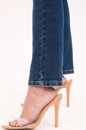 Calça Jeans Reta Modeladora Essencial Cós Super Alto Barra Tradicional