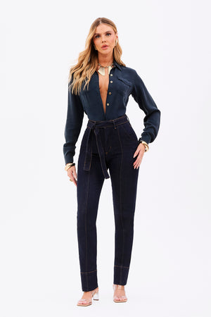 Calça Jeans de Rica Estilo Alfaiataria Tecnológica Reta Cós Super Alto Jeans Escuro