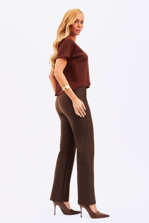 Calça Reta Modeladora Glam Cintura Alta Coffee QUE NÃO AMASSA