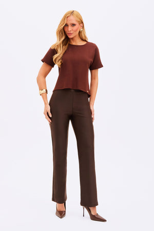 Calça Reta Modeladora Glam Cintura Alta Coffee QUE NÃO AMASSA