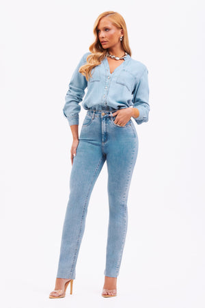 Calça Jeans Reta Modeladora Revolucionária Cós Super Alto Barra Corte a Laser Clara