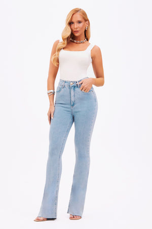 Calça Jeans Flare Modeladora Revolucionária Cós Super Alto Barra Corte a Laser Clara