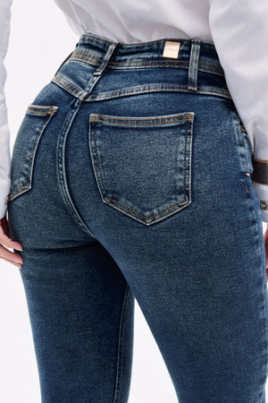 Calça Jeans Skinny Modeladora Essencial Cintura Super Alta Barra Tradicional