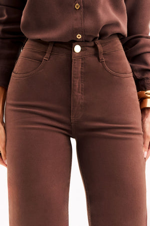 Calça Jeans Wide Leg Modeladora Cós Super Alto com Barra Desfiada Coffee