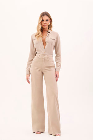 Calça Jeans Modeladora Wide Leg Cós Super Alto Barra Corte a Laser Nude