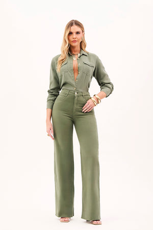 Calça Jeans Modeladora Wide Leg Cós Super Alto Barra Desfiada Verde