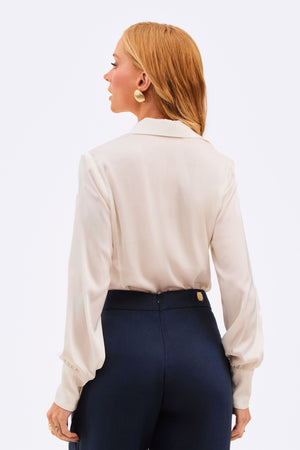 Camisa Feminina com Gola Clássica Off White