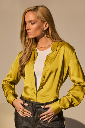 Camisa Feminina de Viscose Acetinada Essence Amarelo Cítrico
