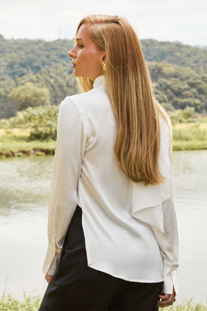 Camisa Feminina Acetinada Laço Gola Off White