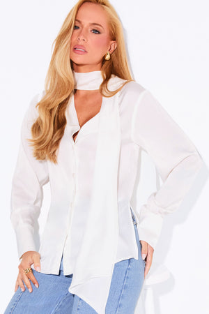 Camisa Feminina Acetinada Laço Gola Off White
