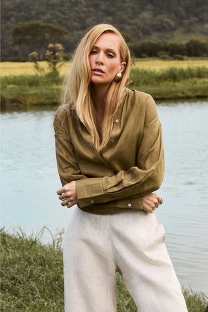 Camisa Feminina 100% Linho Slim Fit Verde Oliva