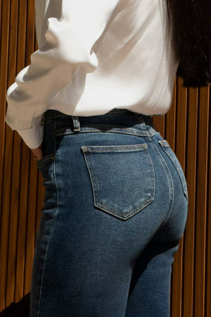 Calça Jeans Modeladora Essencial Reta Cós Super Alto Barra Corte a Laser