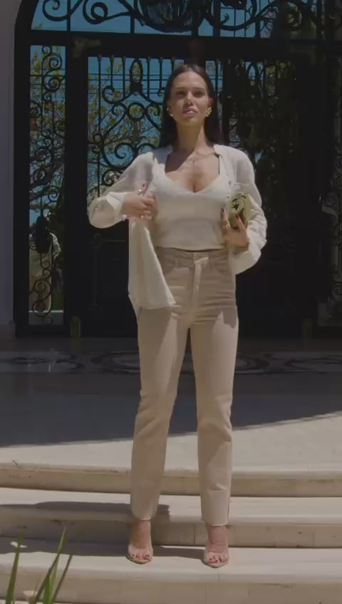 Calça Jeans Reta Modeladora Cós Alto Barra Corte a Laser Nude