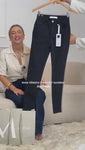 Stories de Calça Jeans Modeladora Skinny Preto Intenso Cós Médio