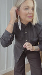 Stories de Calça Jeans Modeladora Wide Leg Preto Intenso Cós Super Alto