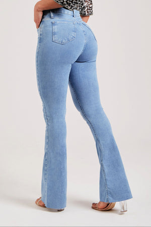 Calça Jeans Modeladora Revolucionária Flare Clara