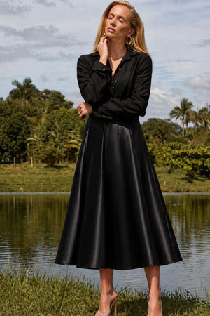 Saia Midi Evasê Glam Preta QUE NÃO AMASSA